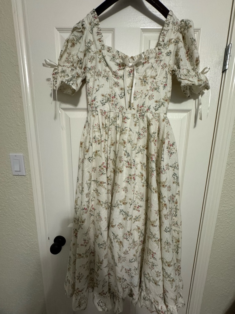 Ava gowns Cream Floral Puff Sleeve Midi Dress